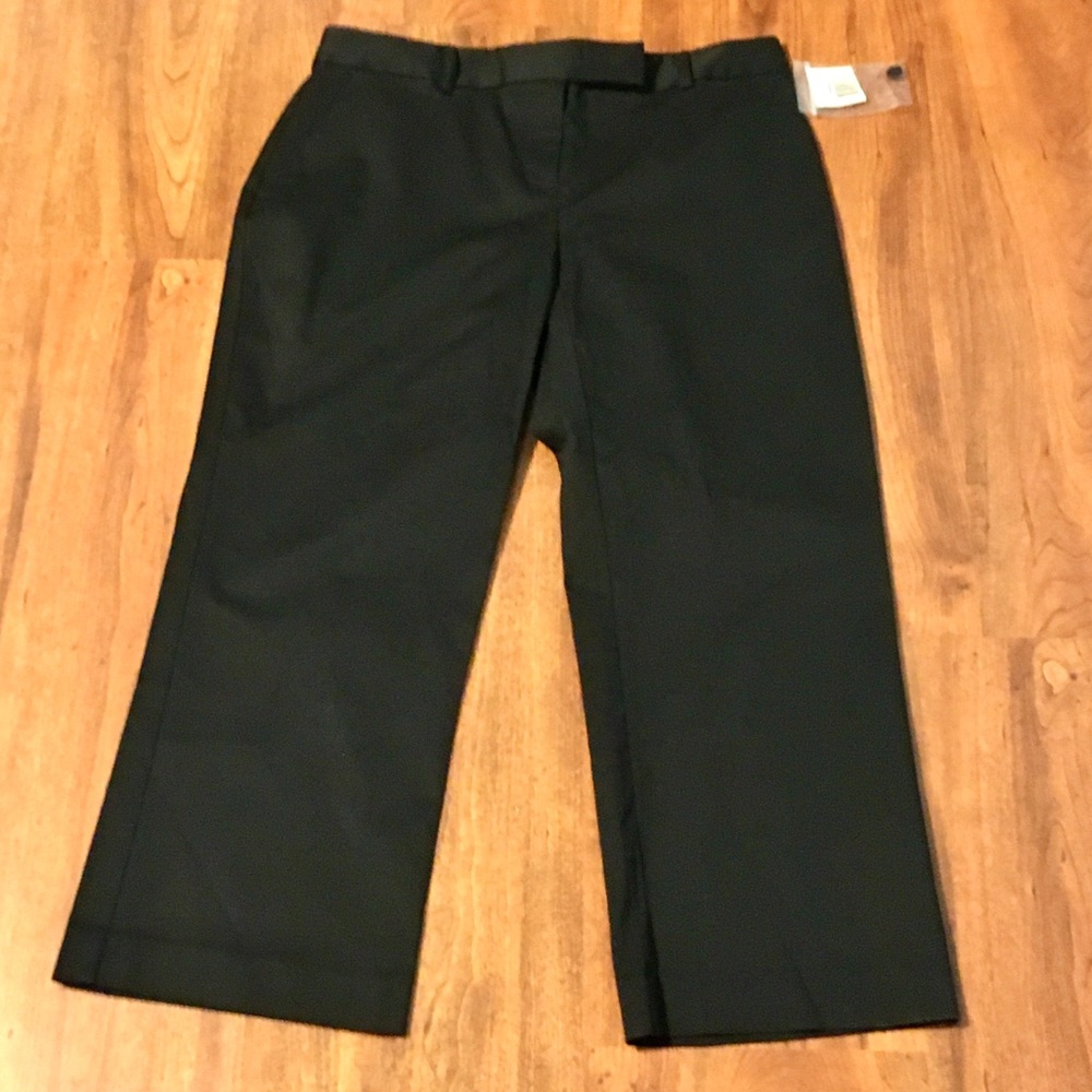 NWT INC Classic Black Stretch Twill Capri Pants 4P